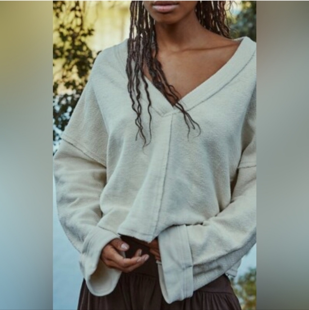 New Free People Solid Pullover Cozy Cream‎ V-Neck Sweater.